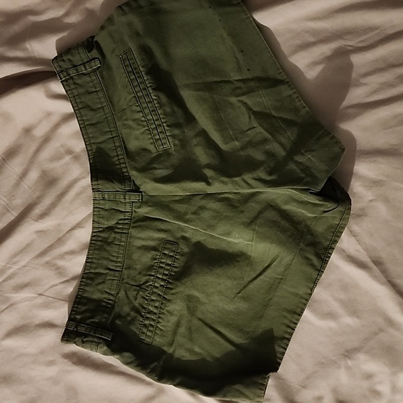 Green shorts - Picture 2 of 3